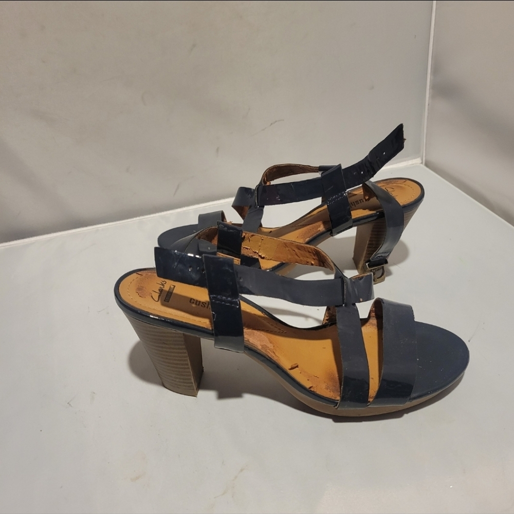 Clarks Artisan Women's Ankle Strap Sandals Size 9  M Leather Navy Strappy Heel
